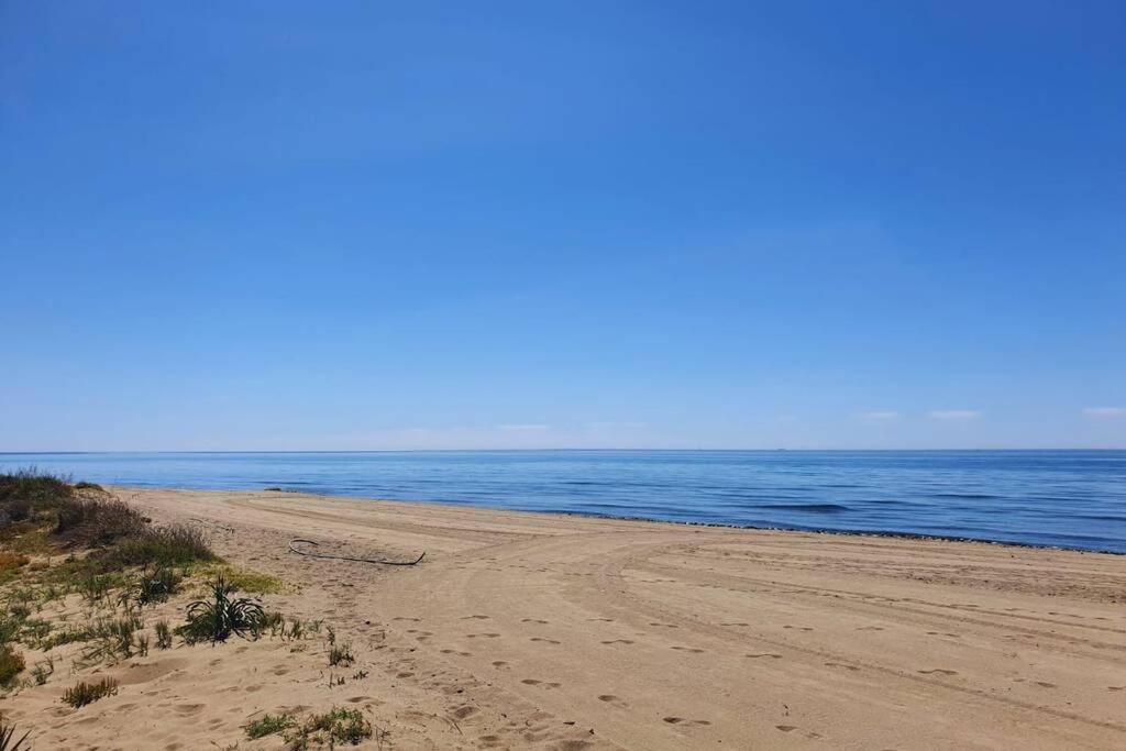 Large Ground Floor Apartment With Private Garden And Beach Access Estepona Exterior photo